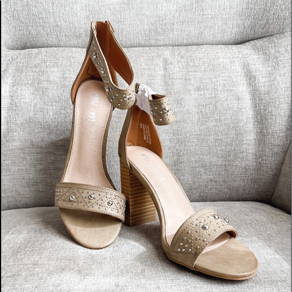 Taupe high heels by Mi iM